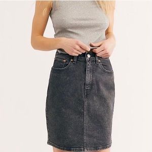Levi’s Black Stretch Denim Pencil Skirt *27